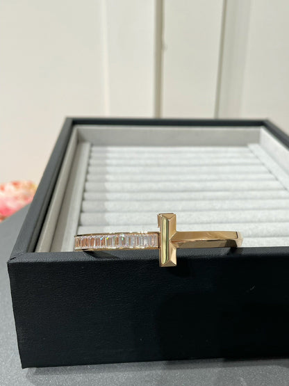 [⭐JeweliWhal]WIDE HINGED BANGLE PINK GOLD WITH BAGUETTE DIAMONDS