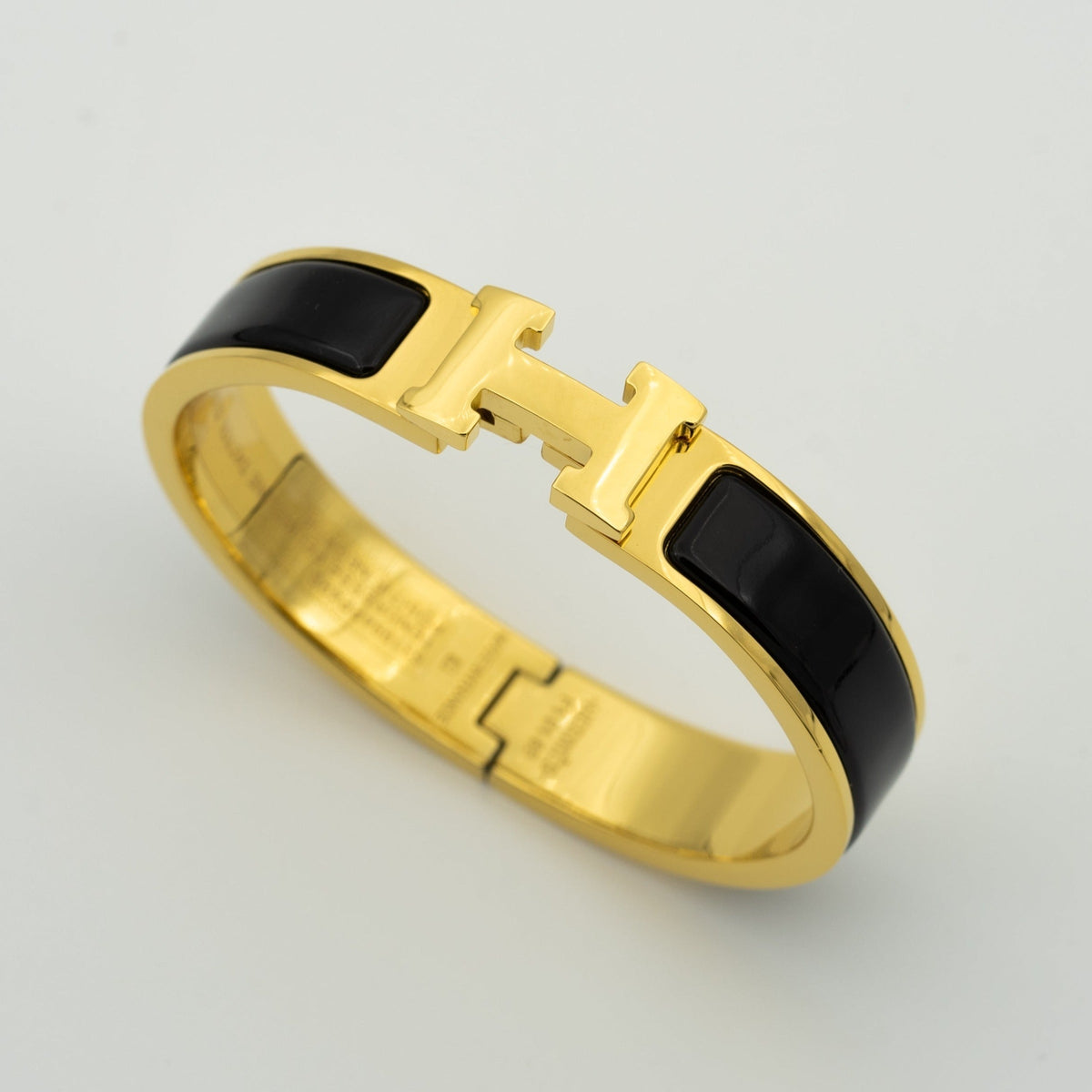 [⭐⭐JeweliWhal]H BLACK BRACELET