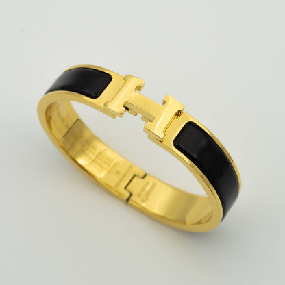 [⭐⭐JeweliWhal]H BLACK BRACELET