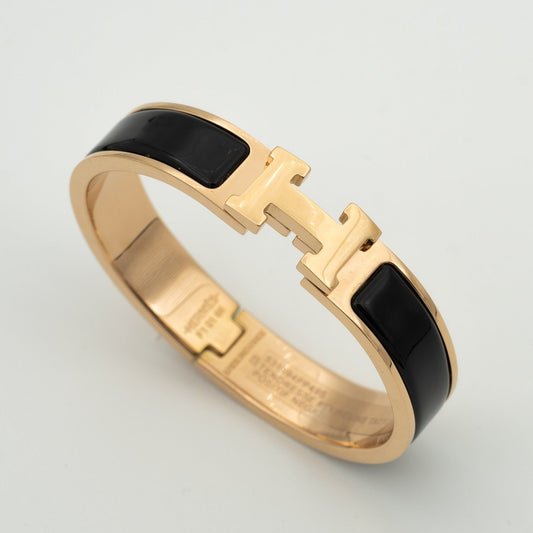 [⭐⭐JeweliWhal]H BLACK BRACELET