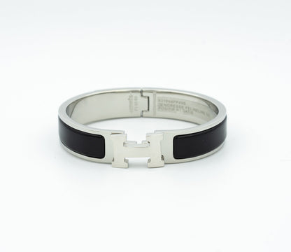 [⭐⭐JeweliWhal]H BLACK BRACELET