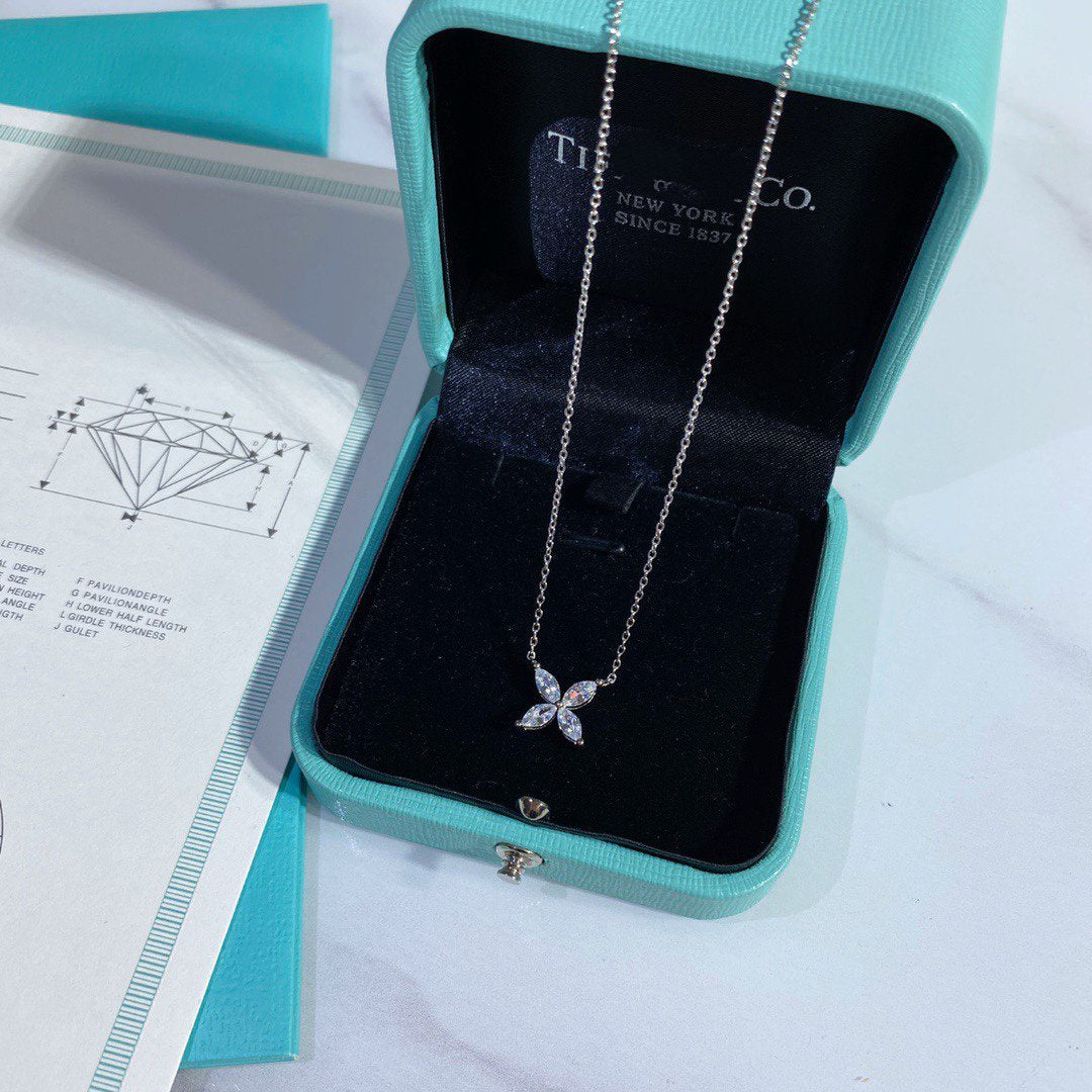 [⭐JeweliWhal]PLATINUM AND DIAMOND VICTORIA PENDANT NECKLACE