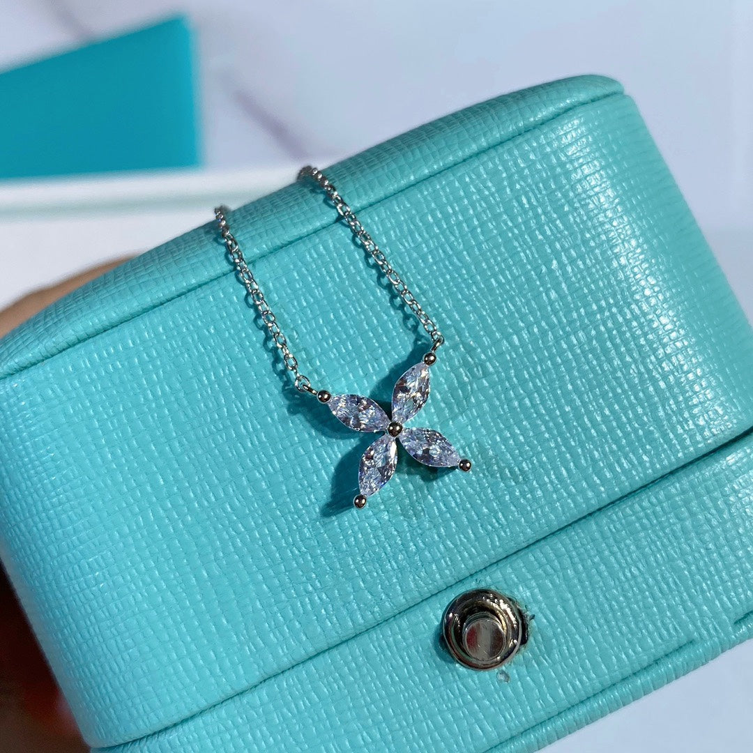 [⭐JeweliWhal]PLATINUM AND DIAMOND VICTORIA PENDANT NECKLACE