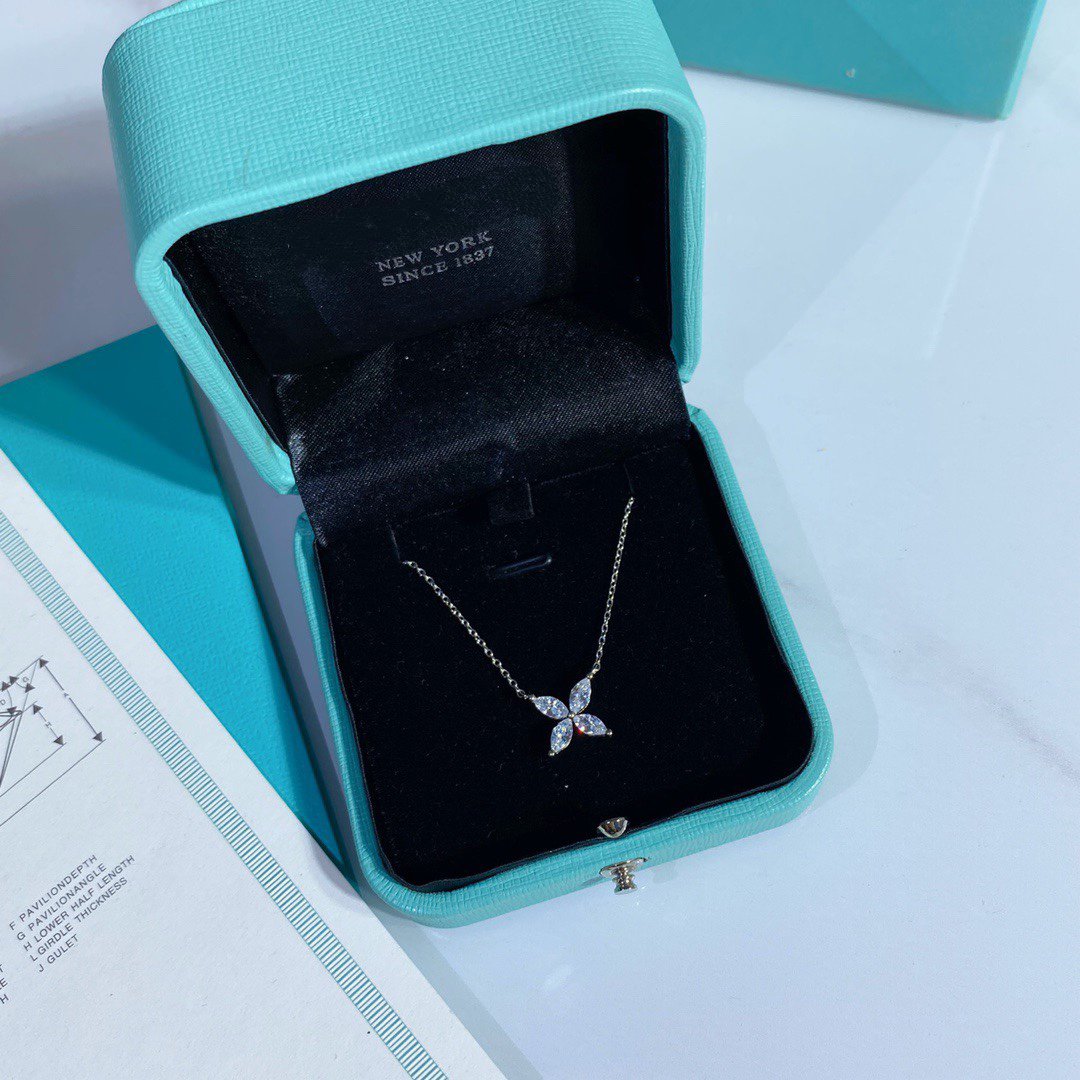 [⭐JeweliWhal]PLATINUM AND DIAMOND VICTORIA PENDANT NECKLACE