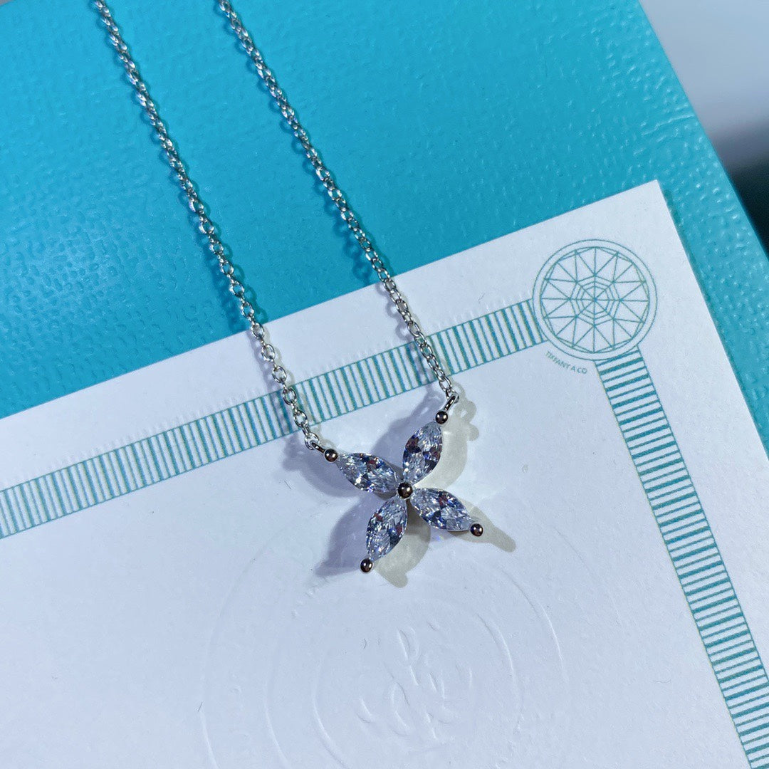 [⭐JeweliWhal]PLATINUM AND DIAMOND VICTORIA PENDANT NECKLACE