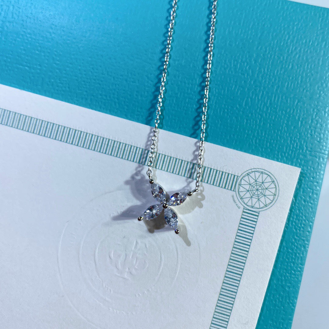 [⭐JeweliWhal]PLATINUM AND DIAMOND VICTORIA PENDANT NECKLACE