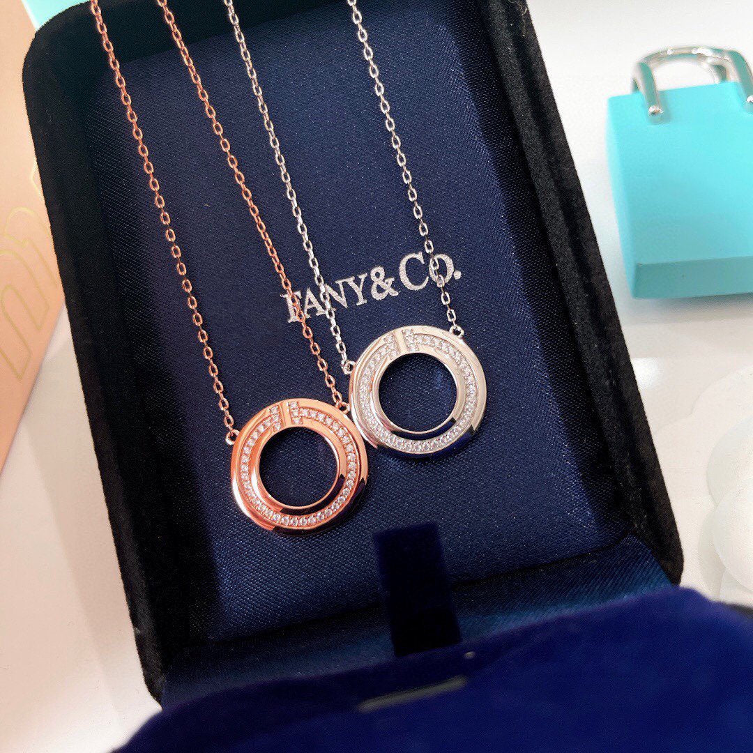 [⭐JeweliWhal]DIAMOND AND MOTHER OF PEARL CIRCLE PENDANT