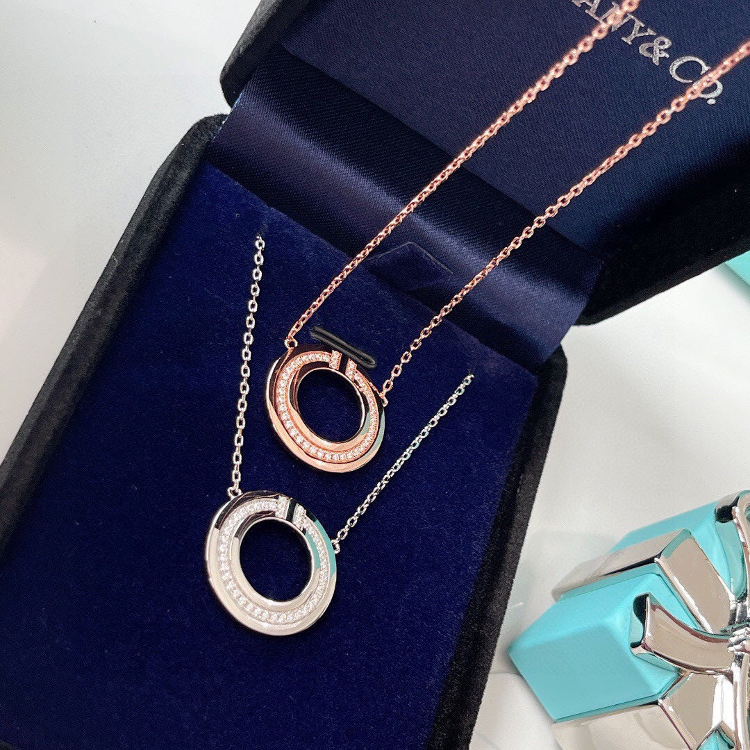 [⭐JeweliWhal]DIAMOND AND MOTHER OF PEARL CIRCLE PENDANT