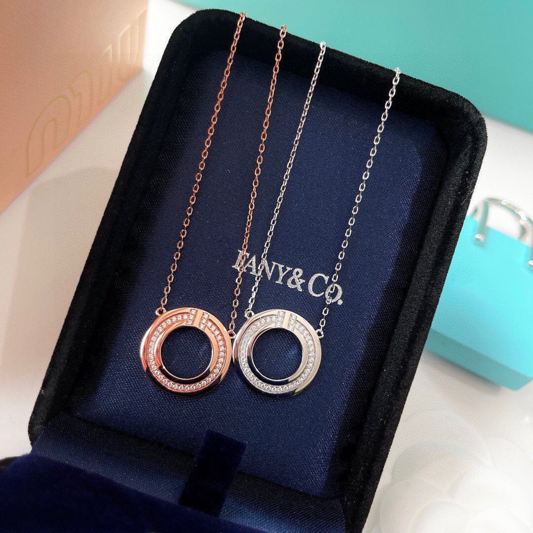 [⭐JeweliWhal]DIAMOND AND MOTHER OF PEARL CIRCLE PENDANT