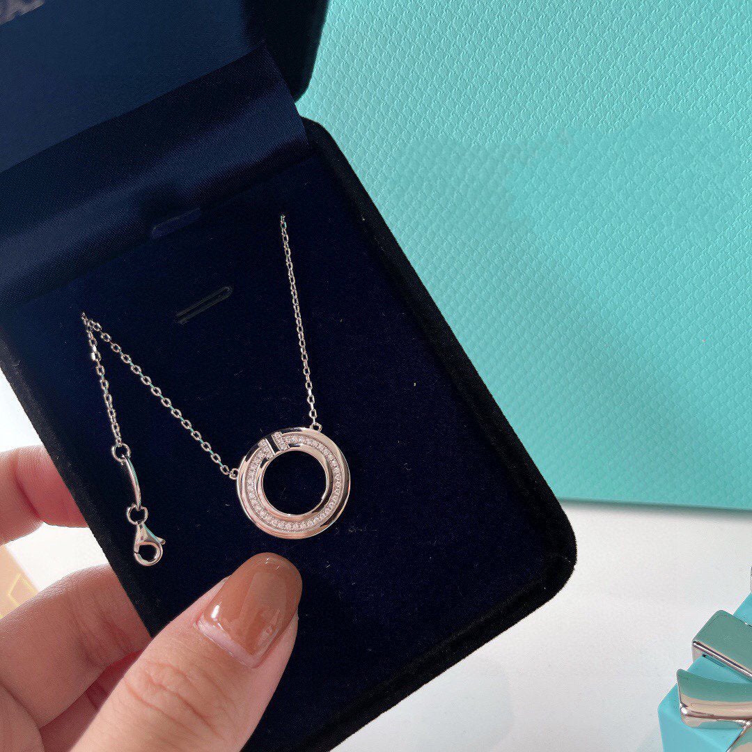 [⭐JeweliWhal]DIAMOND AND MOTHER OF PEARL CIRCLE PENDANT