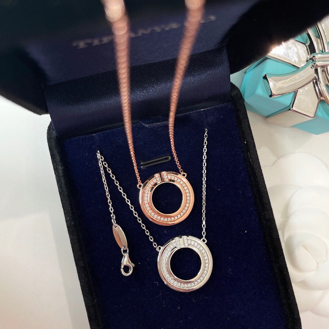 [⭐JeweliWhal]DIAMOND AND MOTHER OF PEARL CIRCLE PENDANT