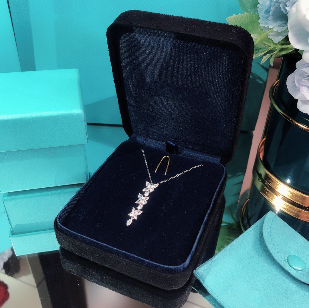 [⭐JeweliWhal]MIXED CLUSTER DIAMOND DROP PENDANT