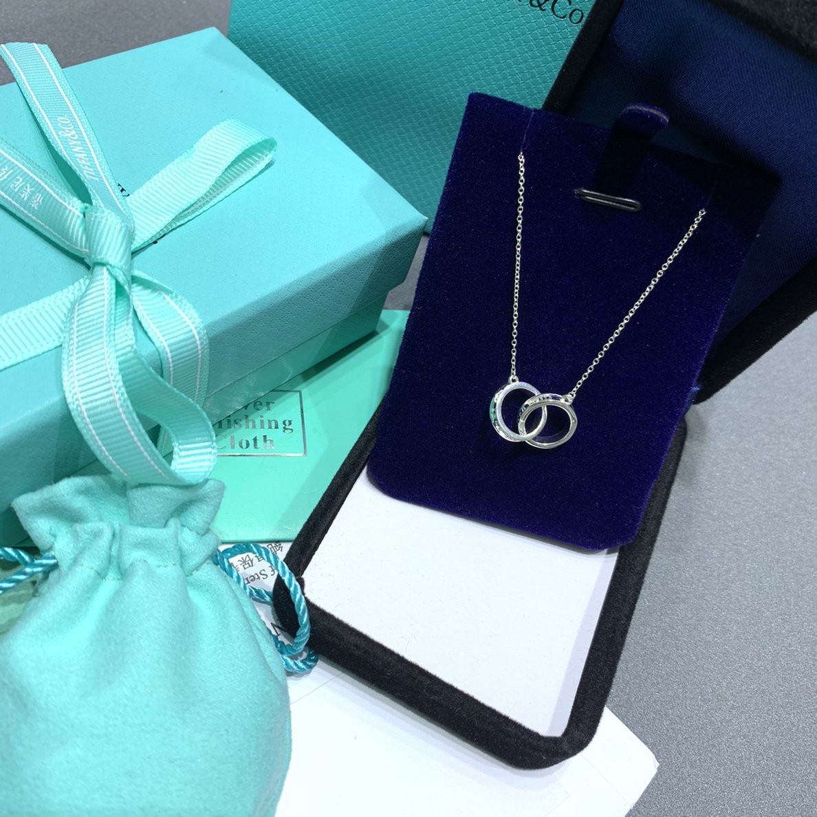 [⭐JeweliWhal]INTERLOCKING CIRCLES PENDANT SILVER SMALL NECKLACE