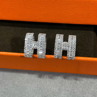 [⭐⭐JeweliWhal]H STUD EARRINGS WITH SILVER DIAMONDS