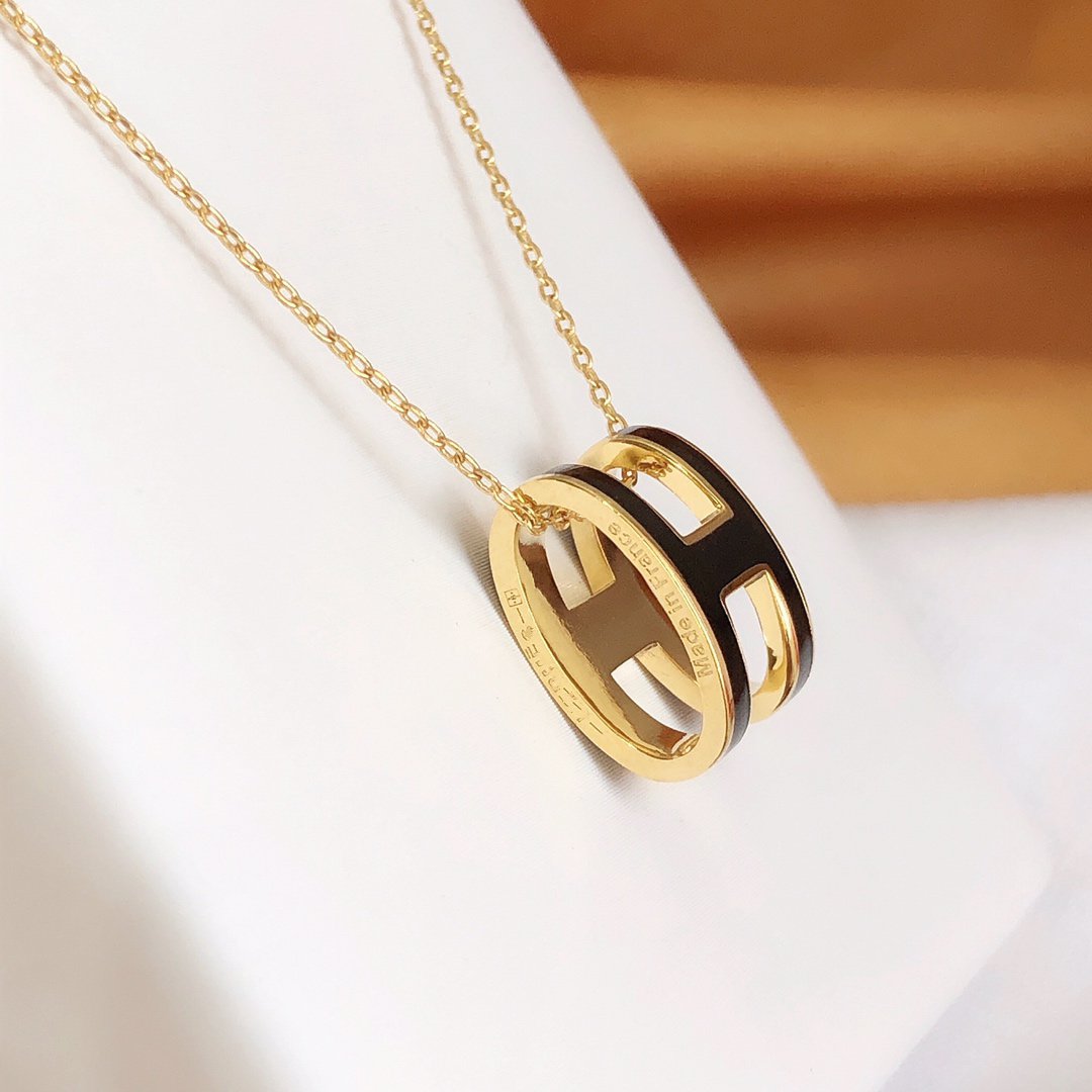 [⭐⭐JeweliWhal]HM CLIC BLACK ENAMEL GOLD NECKLACE