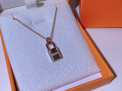 {
  "⭐⭐JeweliWhal]HM ADVANCED NICHE LOCK HEAD NECKLACE DIAMONDS"
}