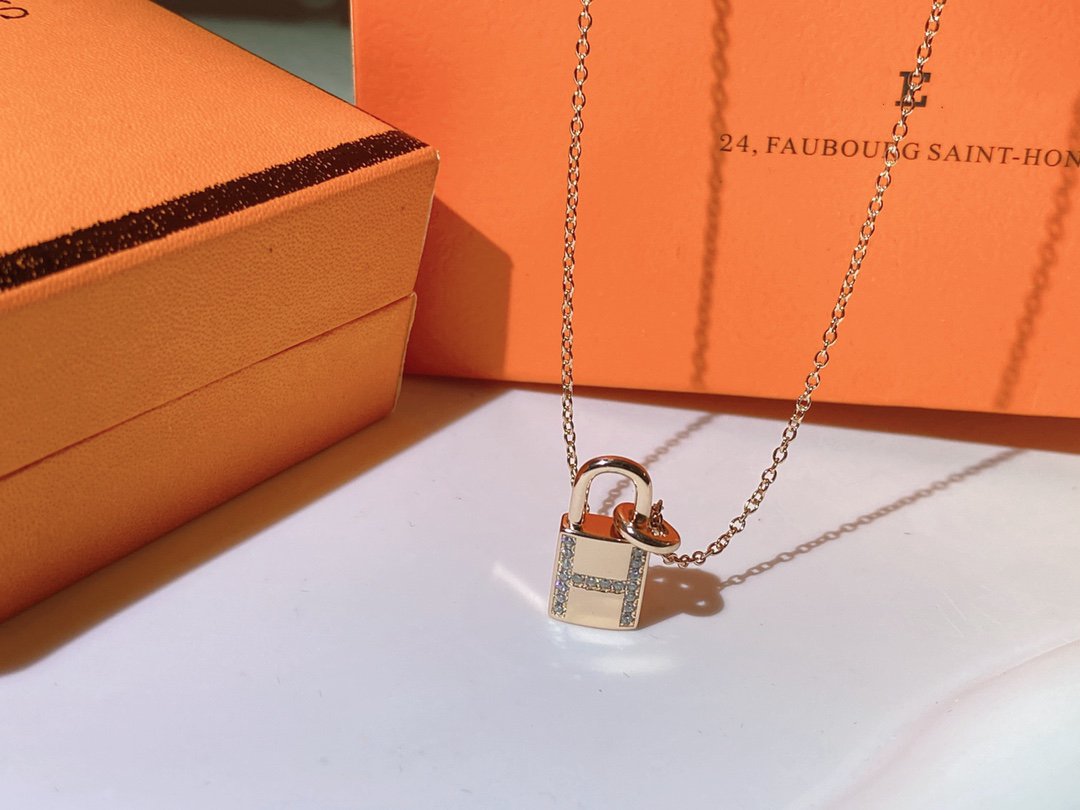 {
  "⭐⭐JeweliWhal]HM ADVANCED NICHE LOCK HEAD NECKLACE DIAMONDS"
}