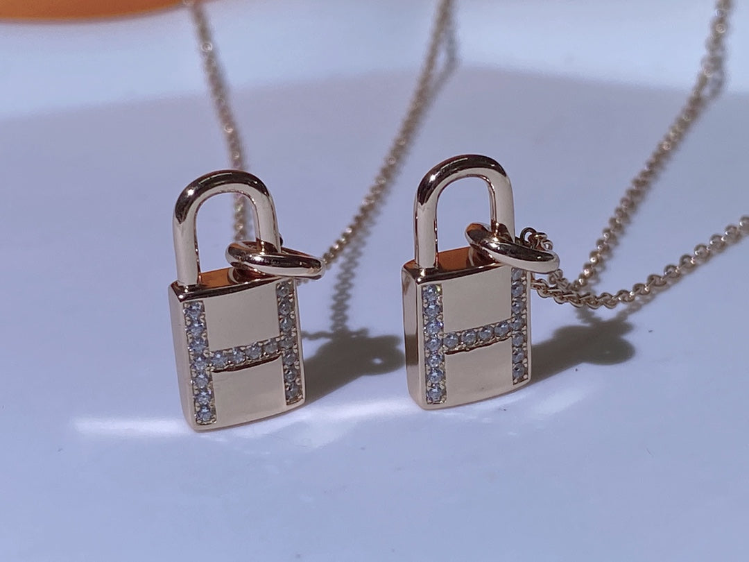 {
  "⭐⭐JeweliWhal]HM ADVANCED NICHE LOCK HEAD NECKLACE DIAMONDS"
}