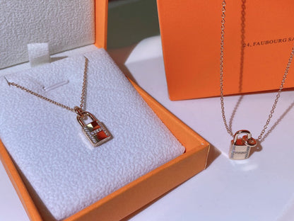 {
  "⭐⭐JeweliWhal]HM ADVANCED NICHE LOCK HEAD NECKLACE DIAMONDS"
}