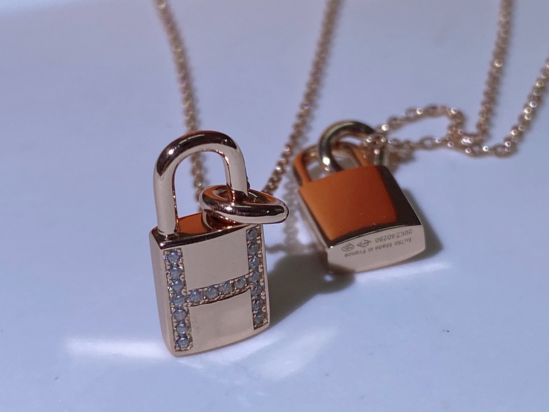 {
  "⭐⭐JeweliWhal]HM ADVANCED NICHE LOCK HEAD NECKLACE DIAMONDS"
}