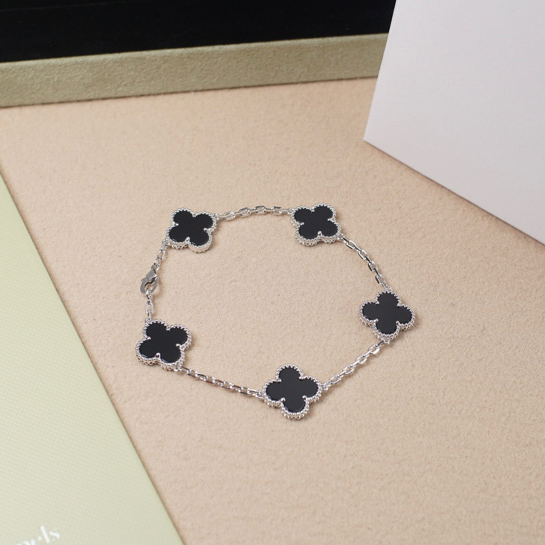 [⭐⭐JeweliWhal] CLOVER 5 MOTIF ONYXS BRACELET COLLECTION