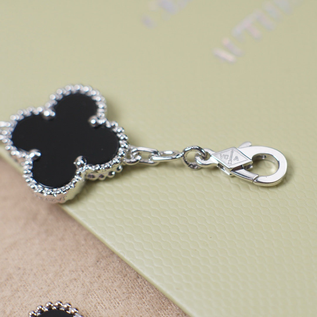[⭐⭐JeweliWhal] CLOVER 5 MOTIF ONYXS BRACELET COLLECTION