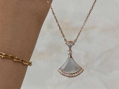 [⭐⭐JeweliWhal]DREAM NECKLACE MOP PINK GOLD DIAMOND
