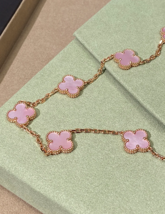[⭐⭐JeweliWhal Jewellery] Pink Necklace with Ten Clover Designs