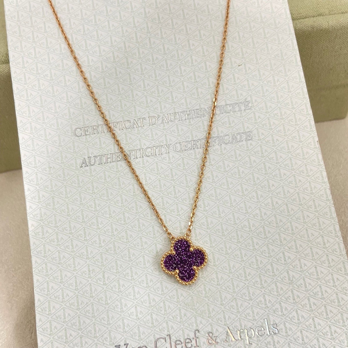 [⭐⭐JeweliWhal]NEW 15MM PURPLE SAND-GOLD FOUR-LEAF CLOVER NECKLACE