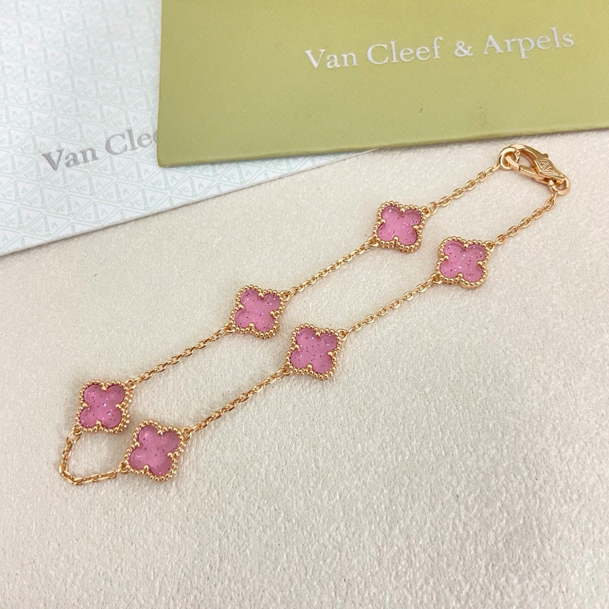 [⭐⭐JeweliWhal]2026 NEW CLOVER 6 MOTIF BUBBLE PINK ENAMEL BRACELET