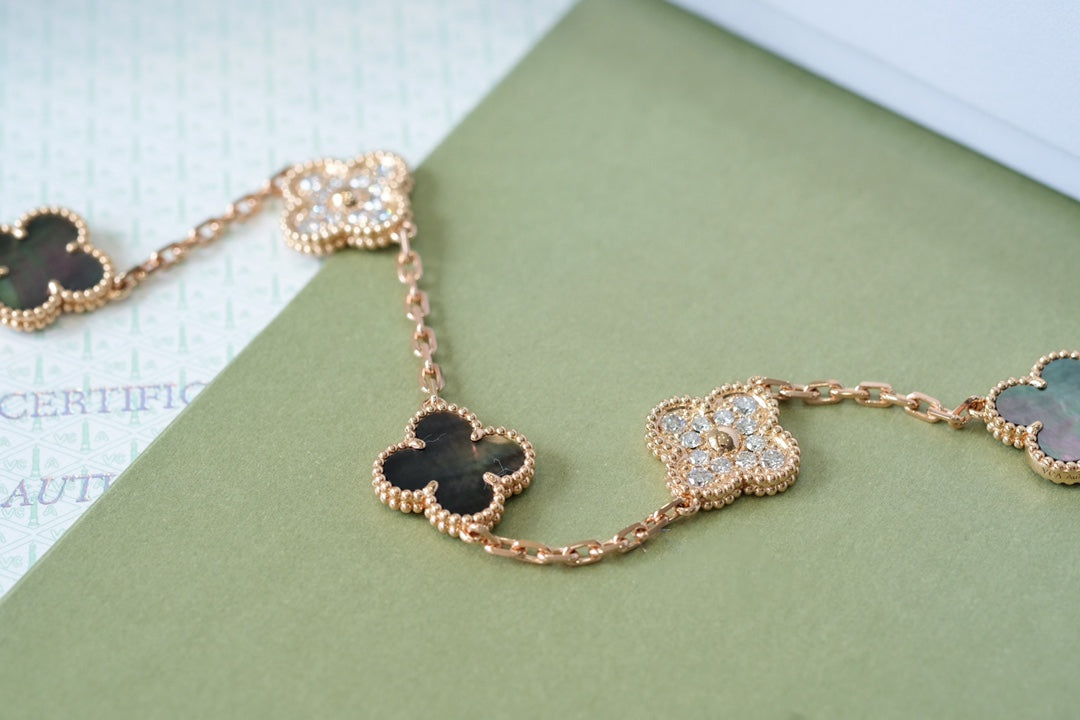 [⭐⭐JeweliWhal] CLOVER 5 MOTIF GRAY MOP BRACELET COLLECTION