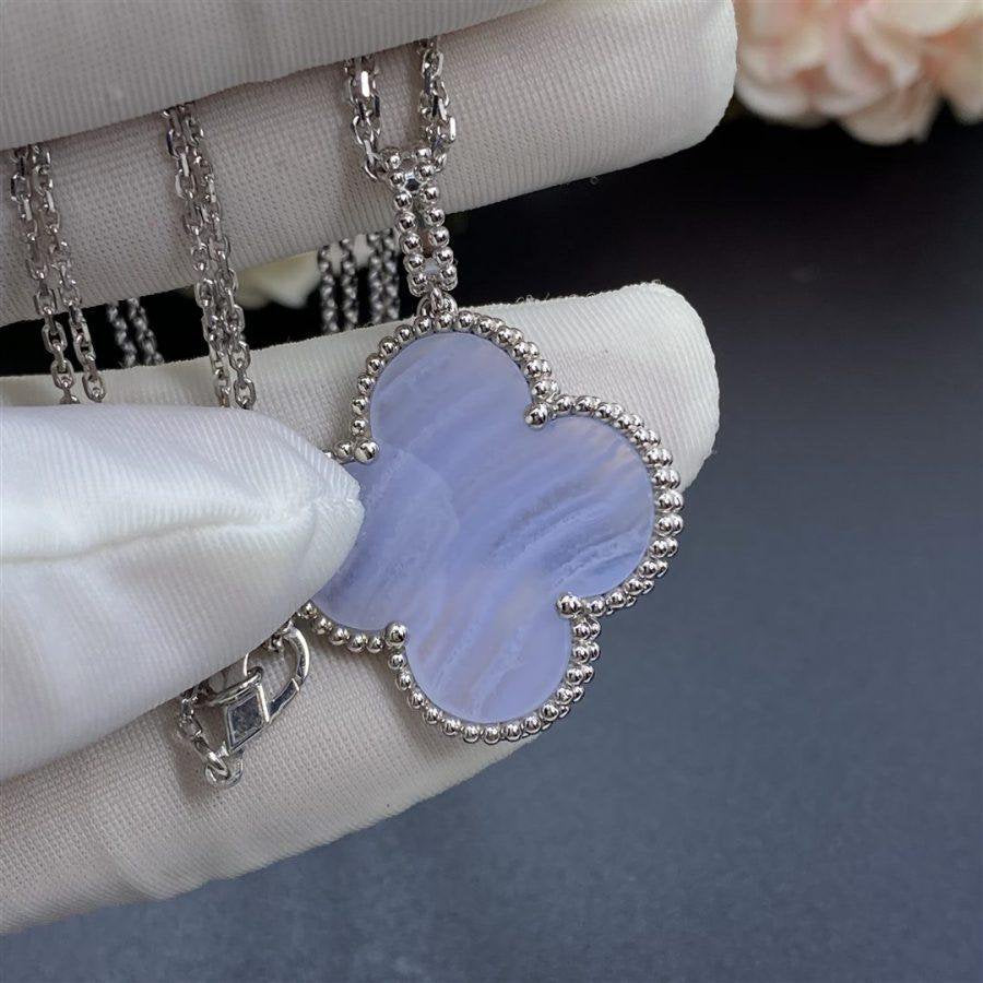 [⭐⭐JeweliWhal]CLOVER SILVER CHALCEDONY BIG CLOVER NECKLACE