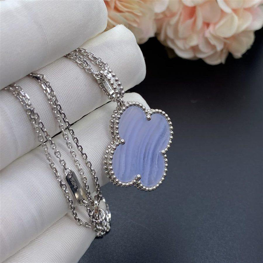 [⭐⭐JeweliWhal]CLOVER SILVER CHALCEDONY BIG CLOVER NECKLACE