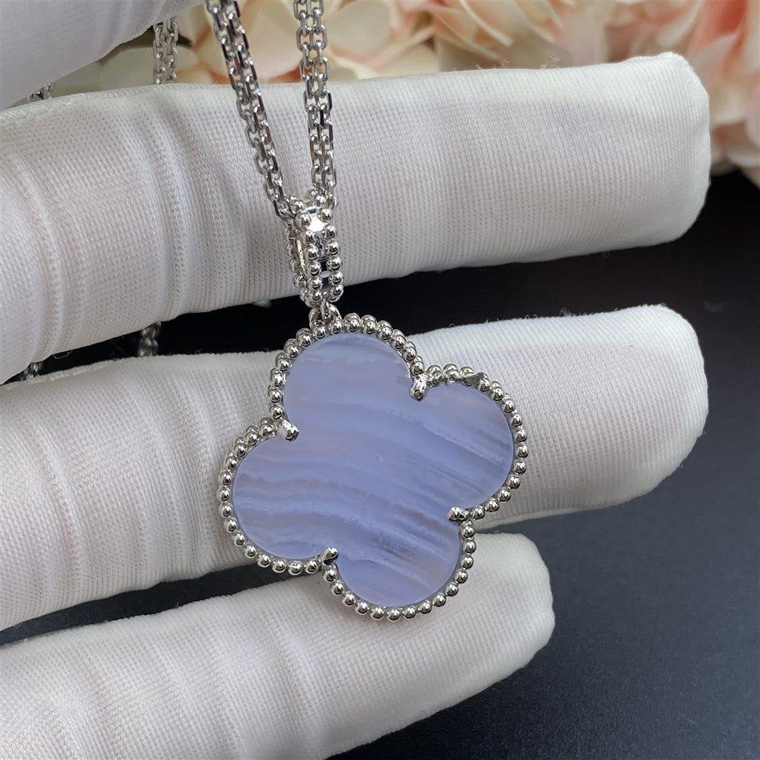 [⭐⭐JeweliWhal]CLOVER SILVER CHALCEDONY BIG CLOVER NECKLACE