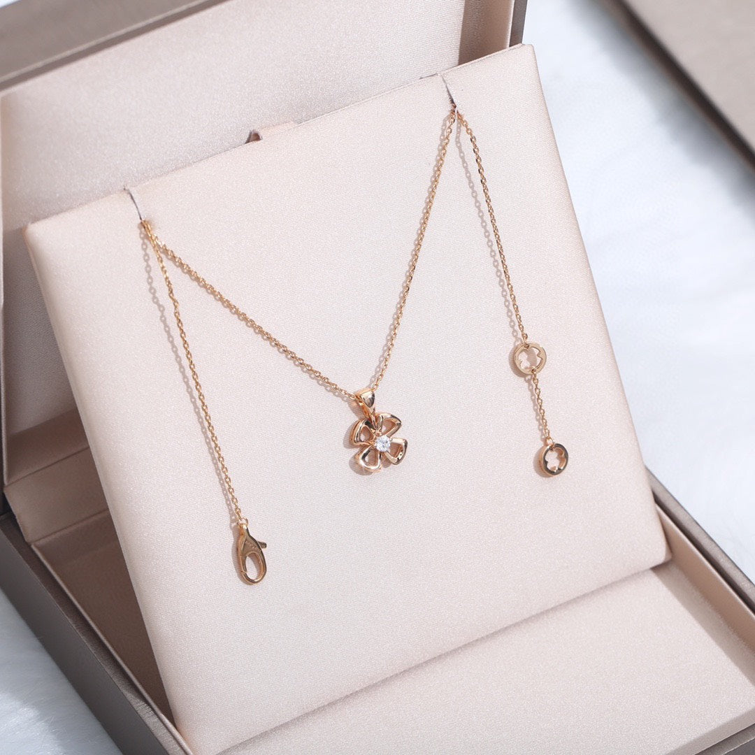 [⭐⭐JeweliWhal]FIOREVER NECKLACE DIAMOND CENTER