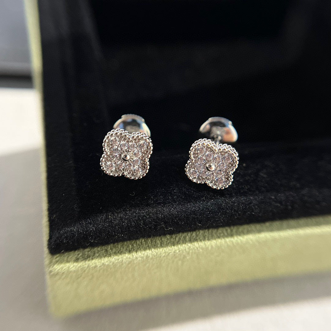 [⭐⭐JeweliWhal]CLOVER MINI DIAMOND STUD EARRINGS