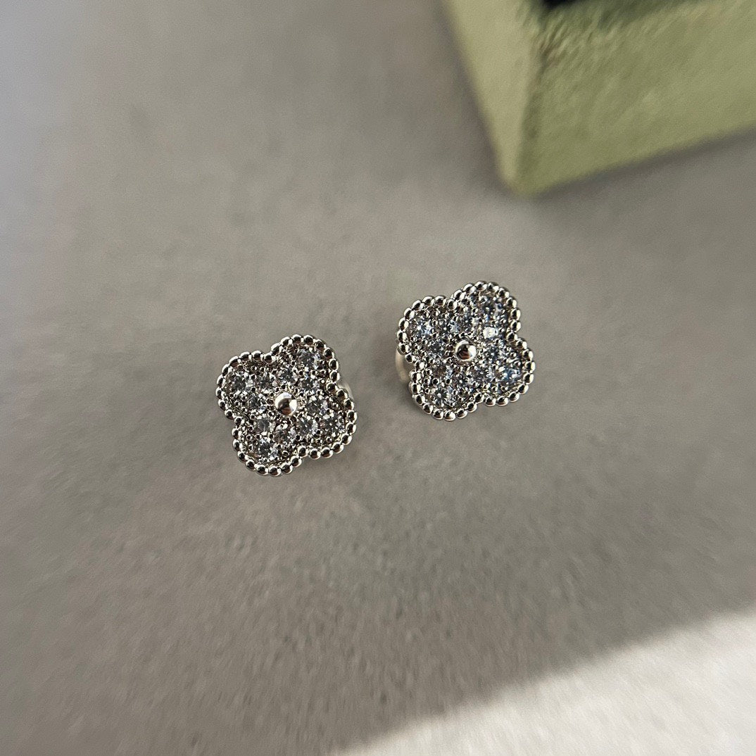 [⭐⭐JeweliWhal]CLOVER MINI DIAMOND STUD EARRINGS