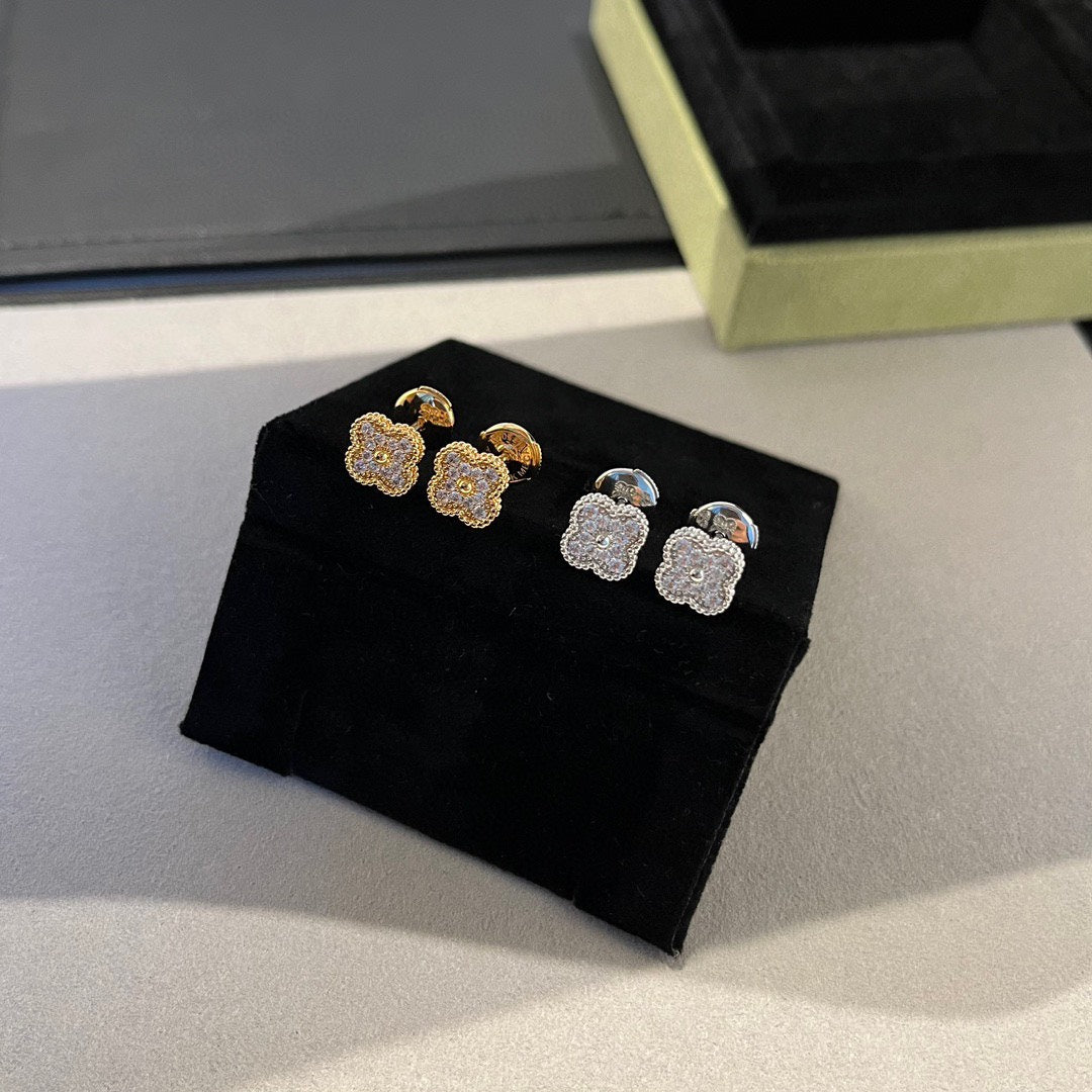 [⭐⭐JeweliWhal]CLOVER MINI DIAMOND STUD EARRINGS