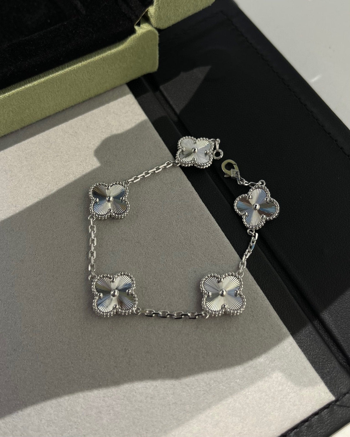 [⭐⭐JeweliWhal] CLOVER 5 MOTIF LASER BRACELET COLLECTION